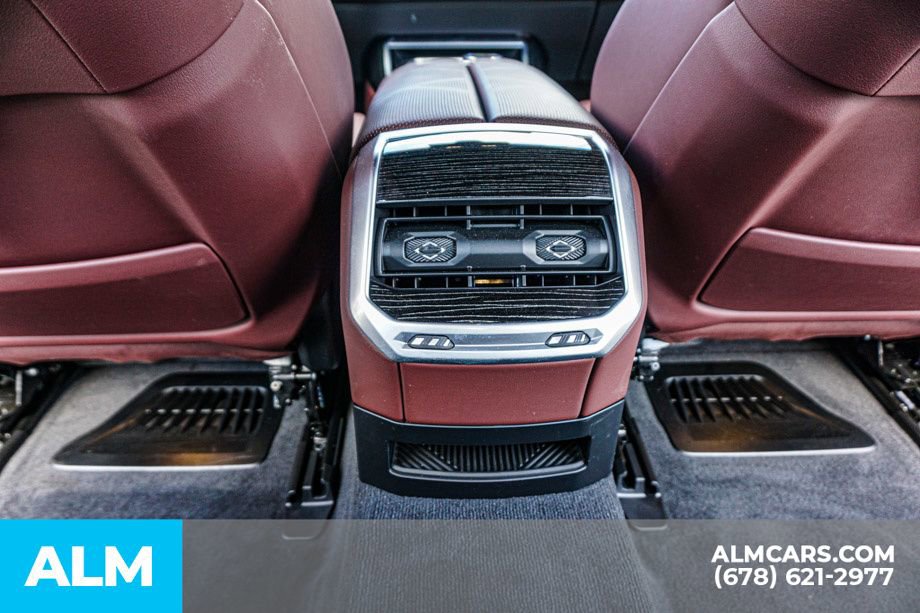 Used 2025 BMW i7 eDrive50 w/ M Sport Package RWD image 32