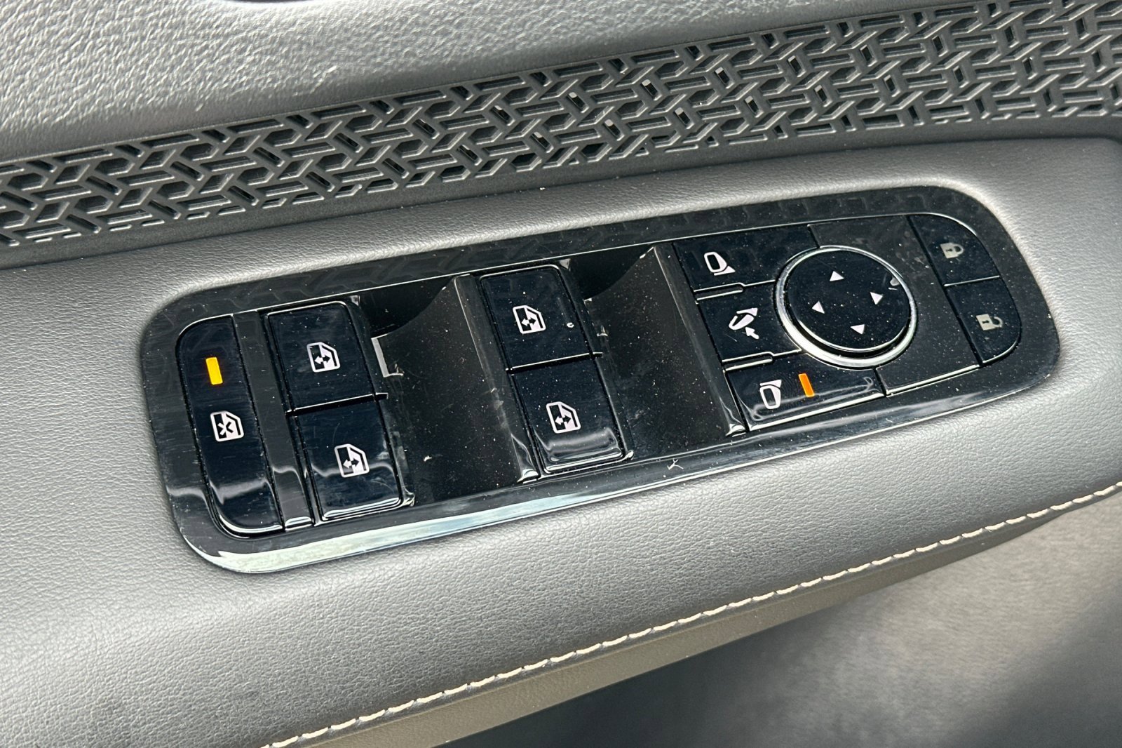 Certified 2024 Nissan Ariya FWD image 12