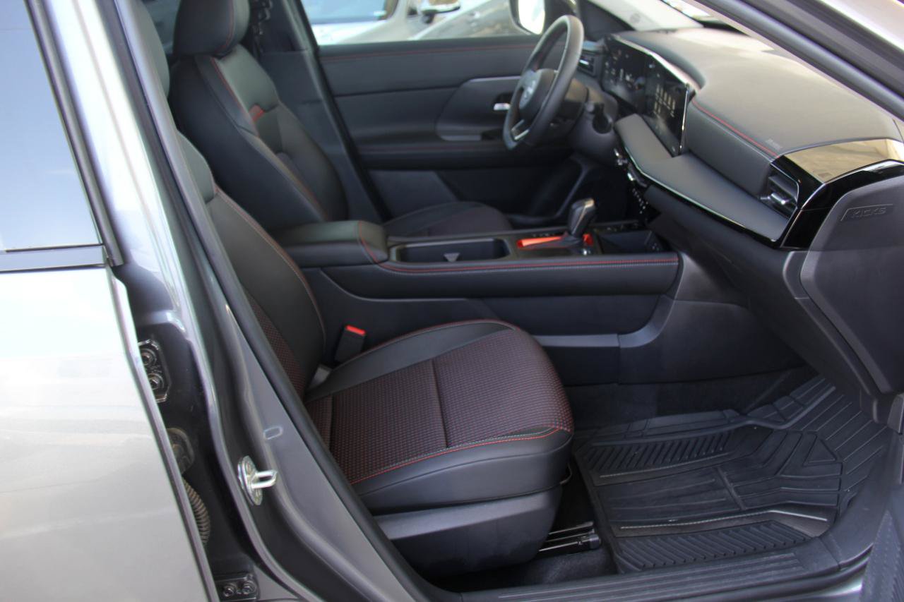 Used 2026 Nissan Kicks SR FWD image 28