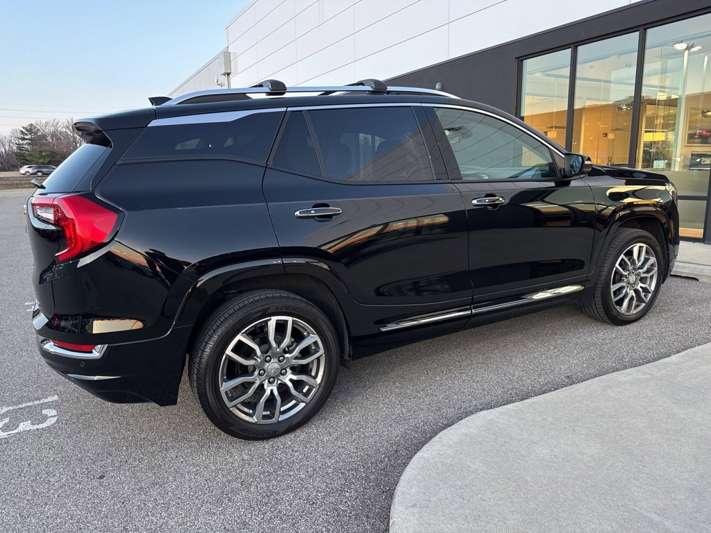Used 2024 GMC Terrain Denali w/ Denali Premium Package image 3