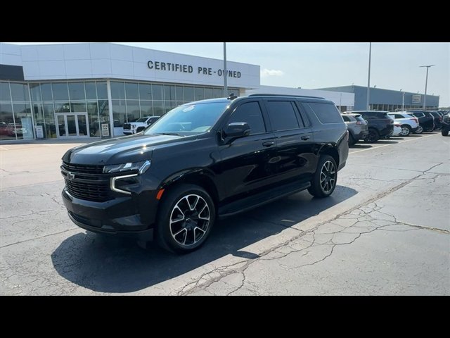 Certified 2023 Chevrolet Suburban RST w/ Luxury Package AWD/4WD image 4