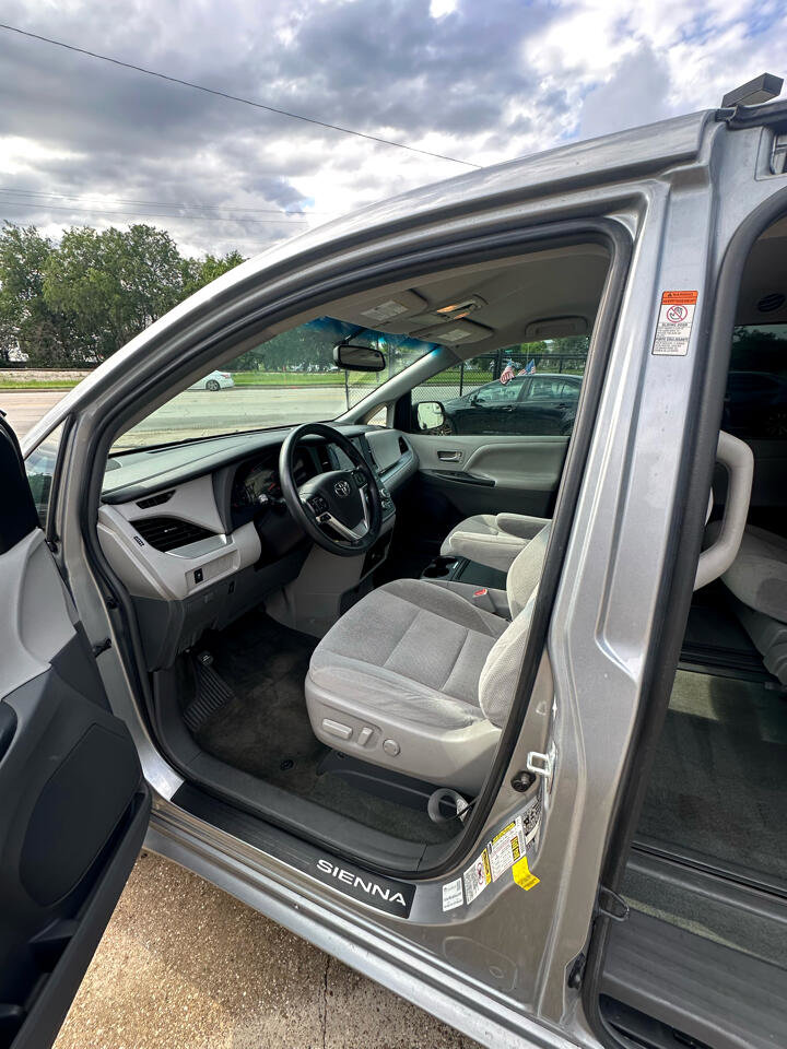 Used 2015 Toyota Sienna LE image 8