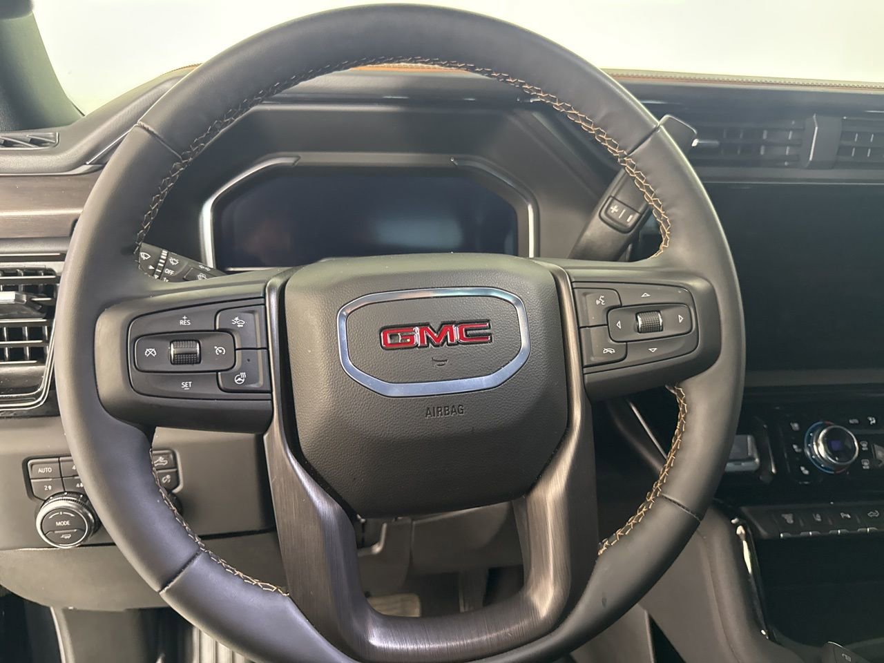 Used 2025 GMC Sierra 2500 AT4 image 11