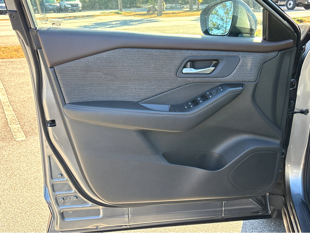 Used 2022 Nissan Rogue SV image 21