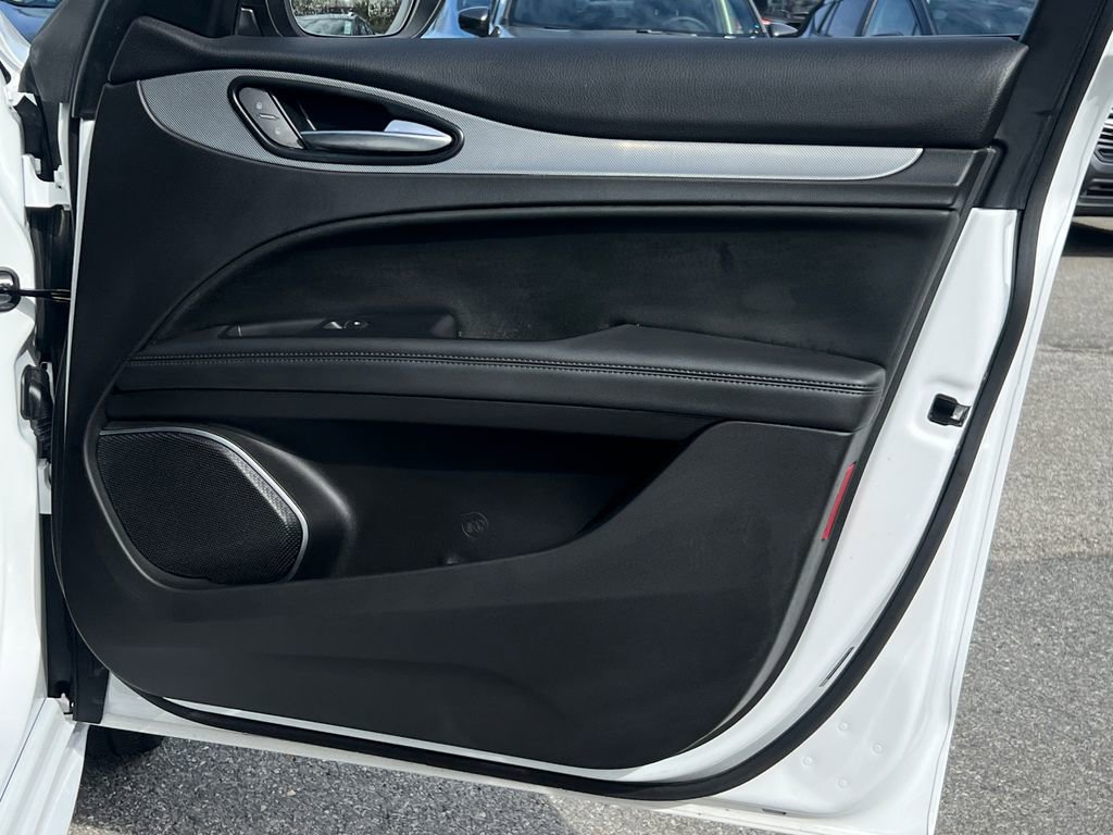 Used 2023 Alfa Romeo Stelvio Veloce image 9