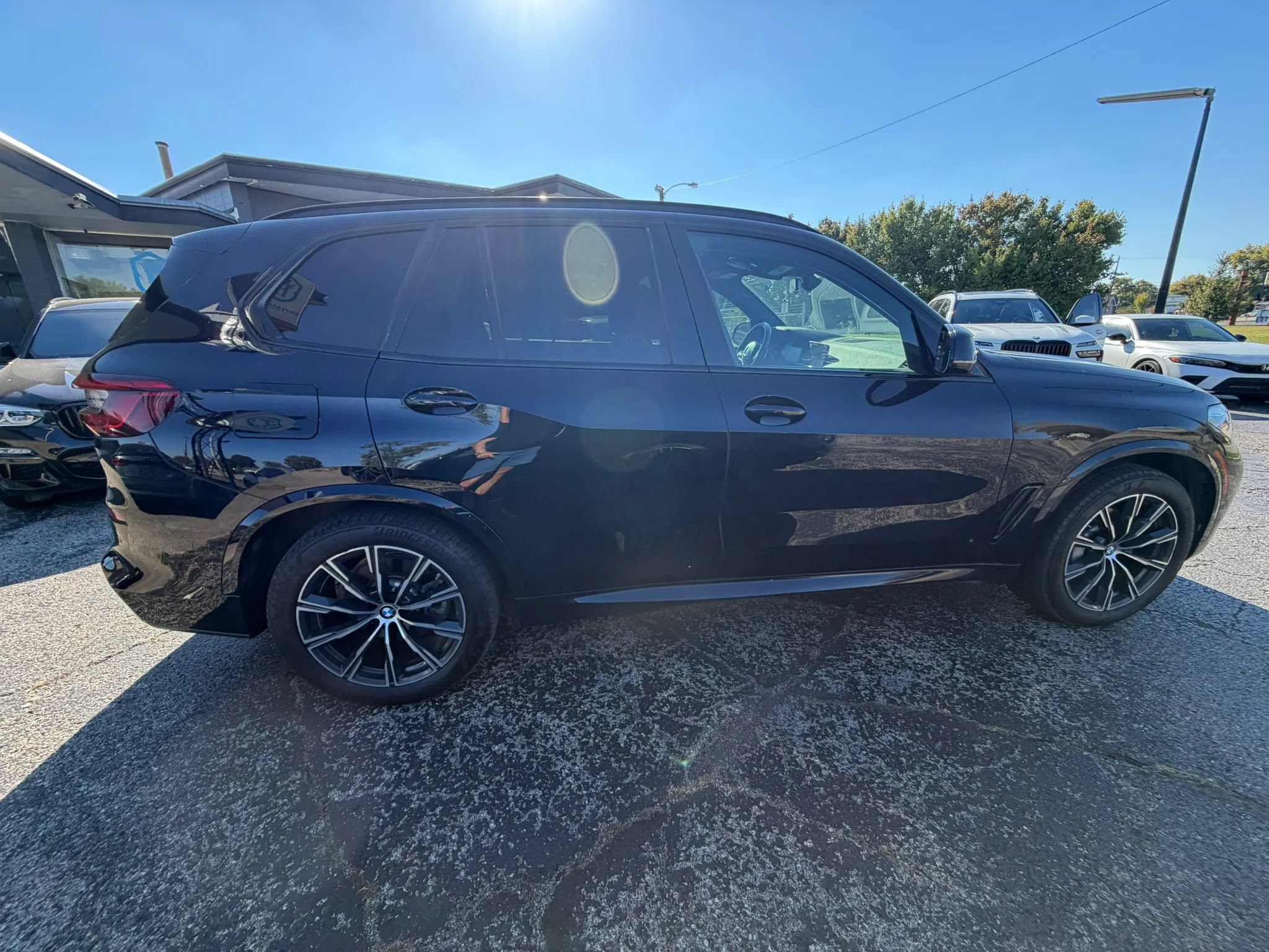Used 2019 BMW X5 xDrive40i w/ M Sport Package AWD/4WD image 6