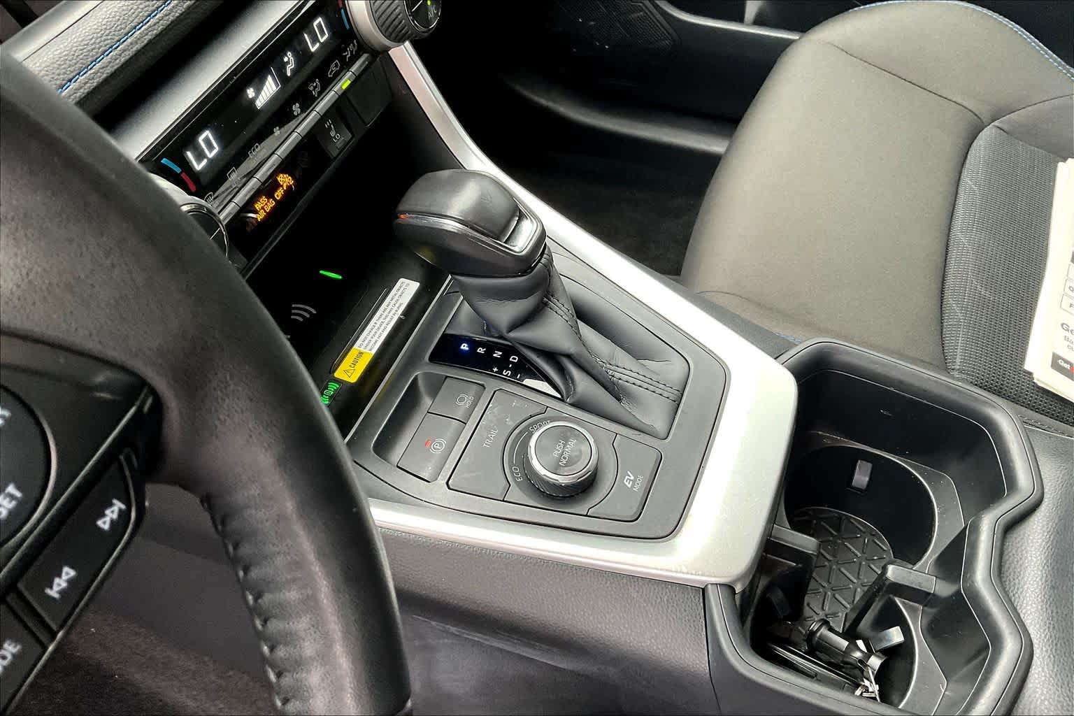 Used 2025 Toyota RAV4 SE w/ Convenience Package AWD/4WD image 17