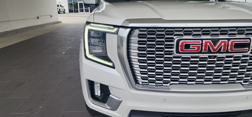 Used 2024 GMC Yukon Denali AWD/4WD image 3