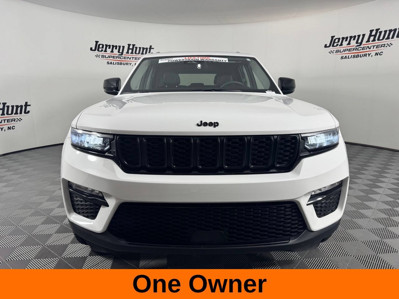 Used 2023 Jeep Grand Cherokee Limited w/ Black Appearance Package AWD/4WD image 4
