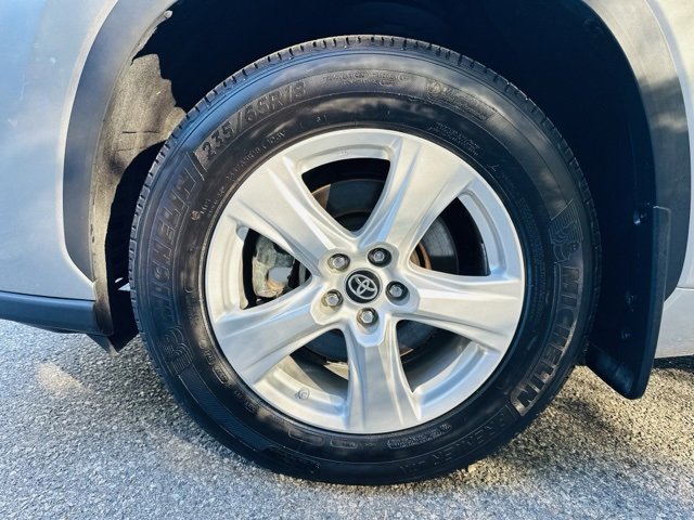 Used 2024 Toyota Highlander LE image 30