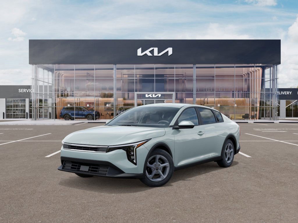 New 2025 Kia K4 LXS