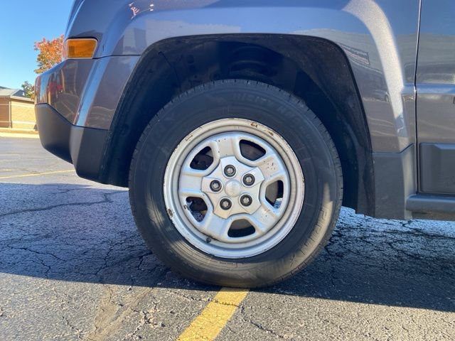 Used 2015 Jeep Patriot Sport image 13