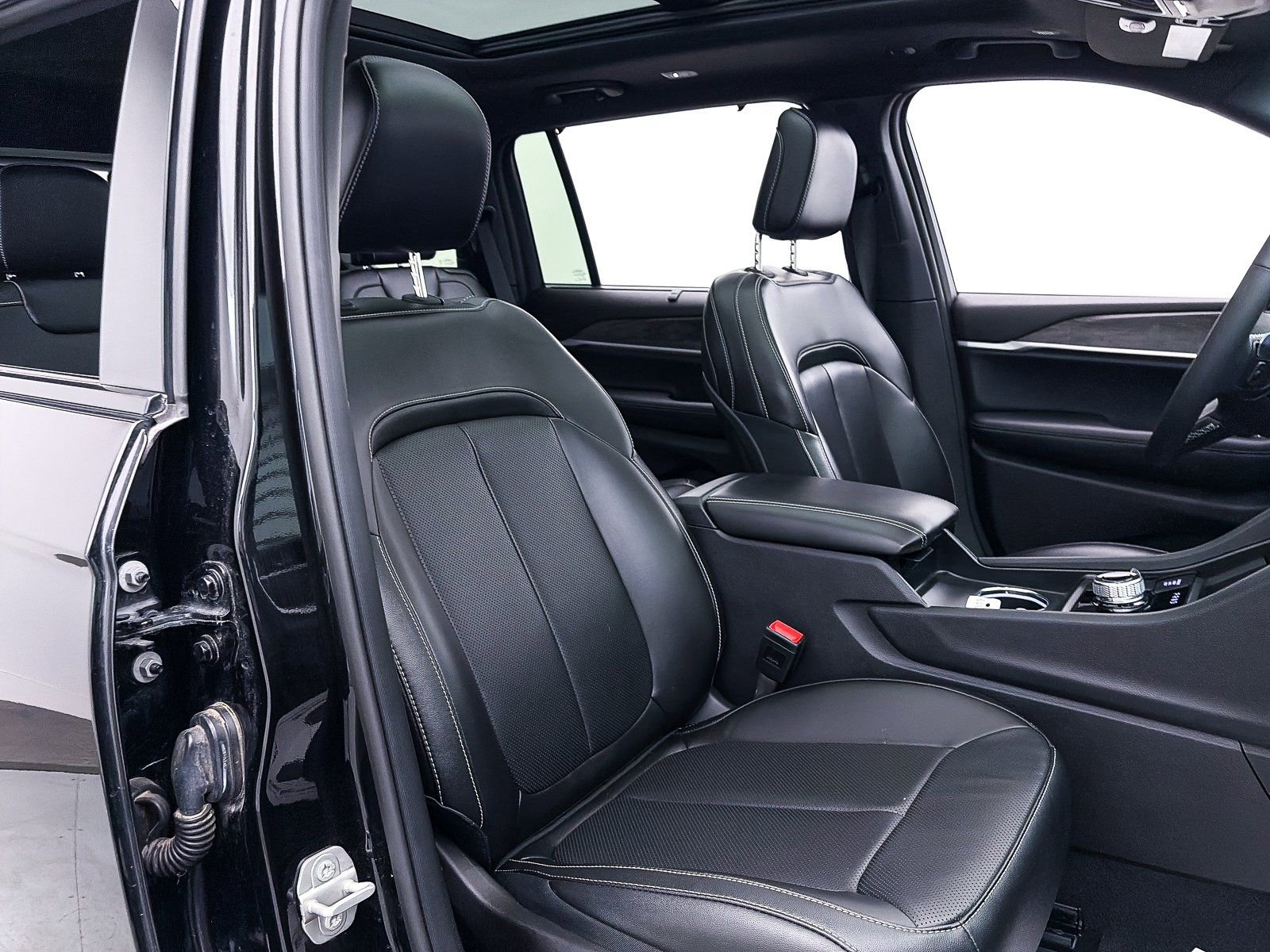 Used 2024 Jeep Grand Cherokee L Limited w/ Luxury Tech Group II image 37