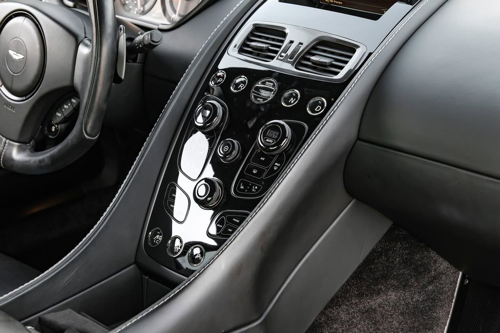 Used 2016 Aston Martin Vanquish Coupe RWD image 18
