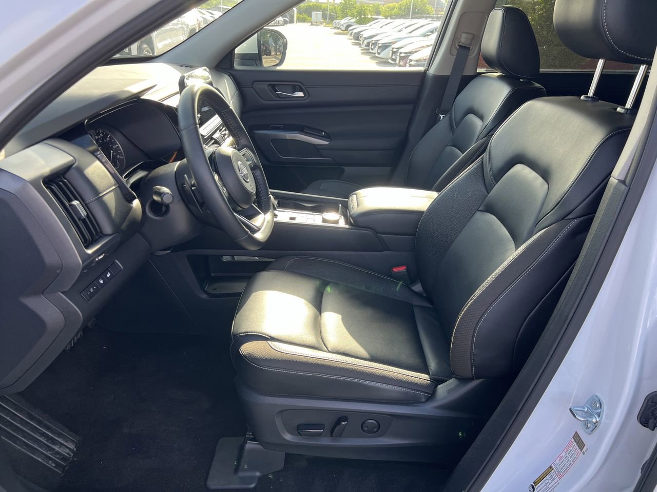Certified 2025 Nissan Pathfinder SL image 10