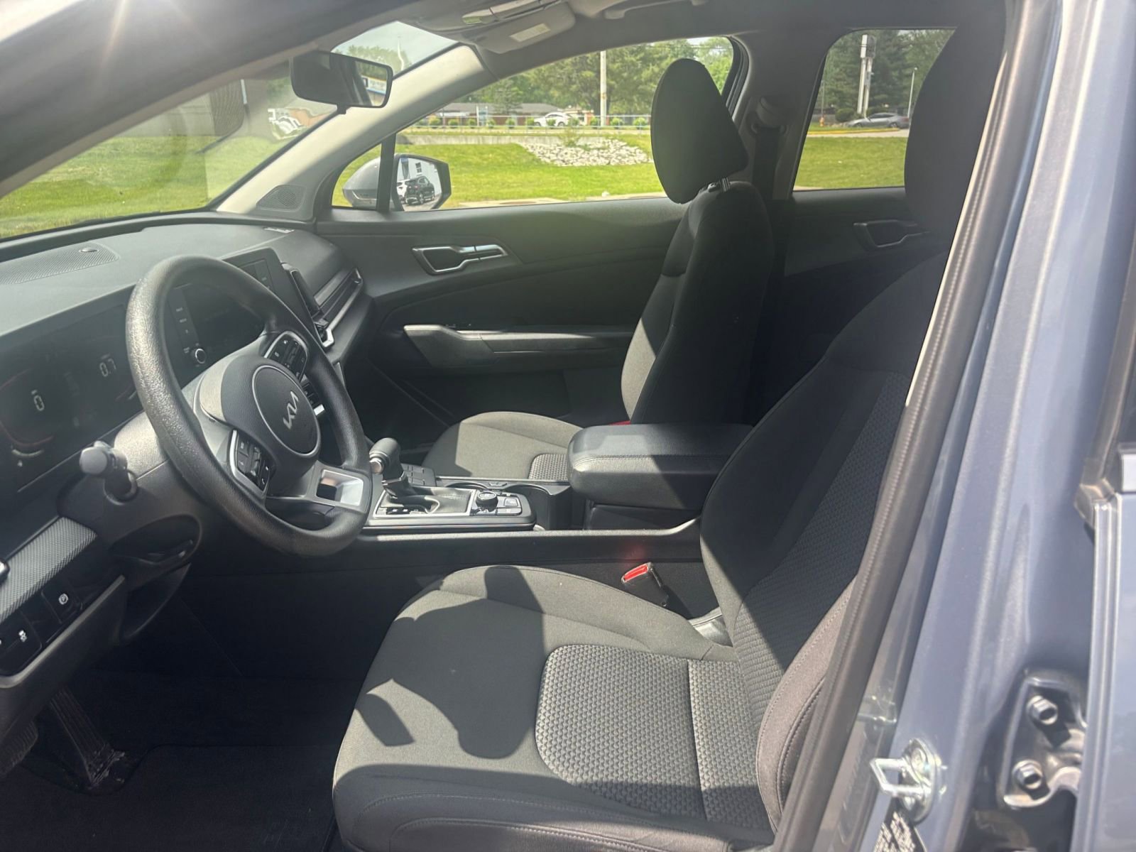 Used 2025 Kia Sportage LX image 24