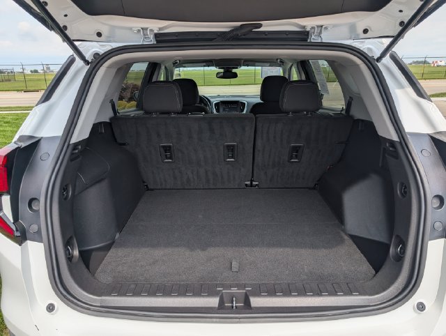 Used 2024 GMC Terrain SLE FWD image 9