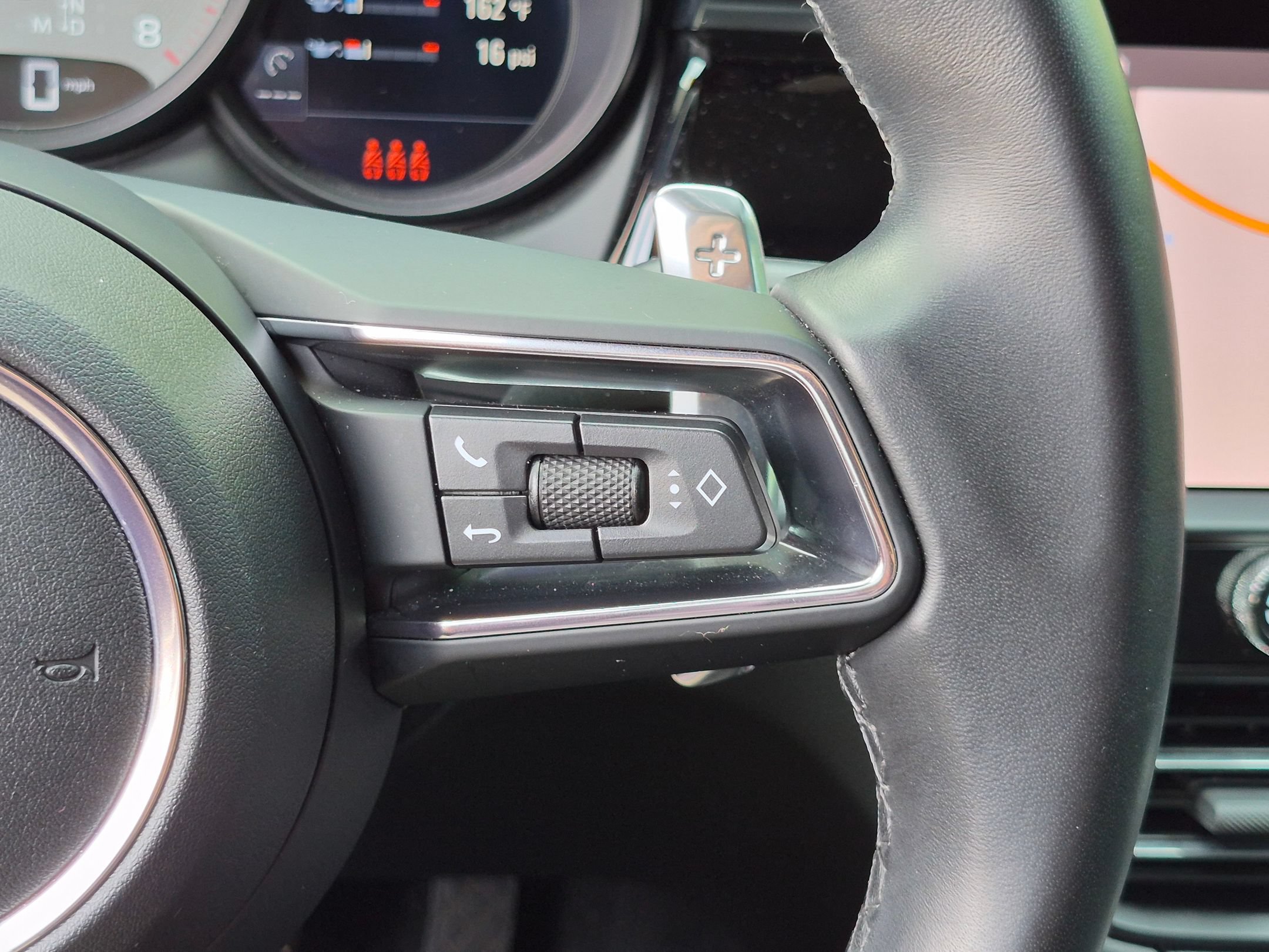 Certified 2024 Porsche Macan S AWD/4WD image 9