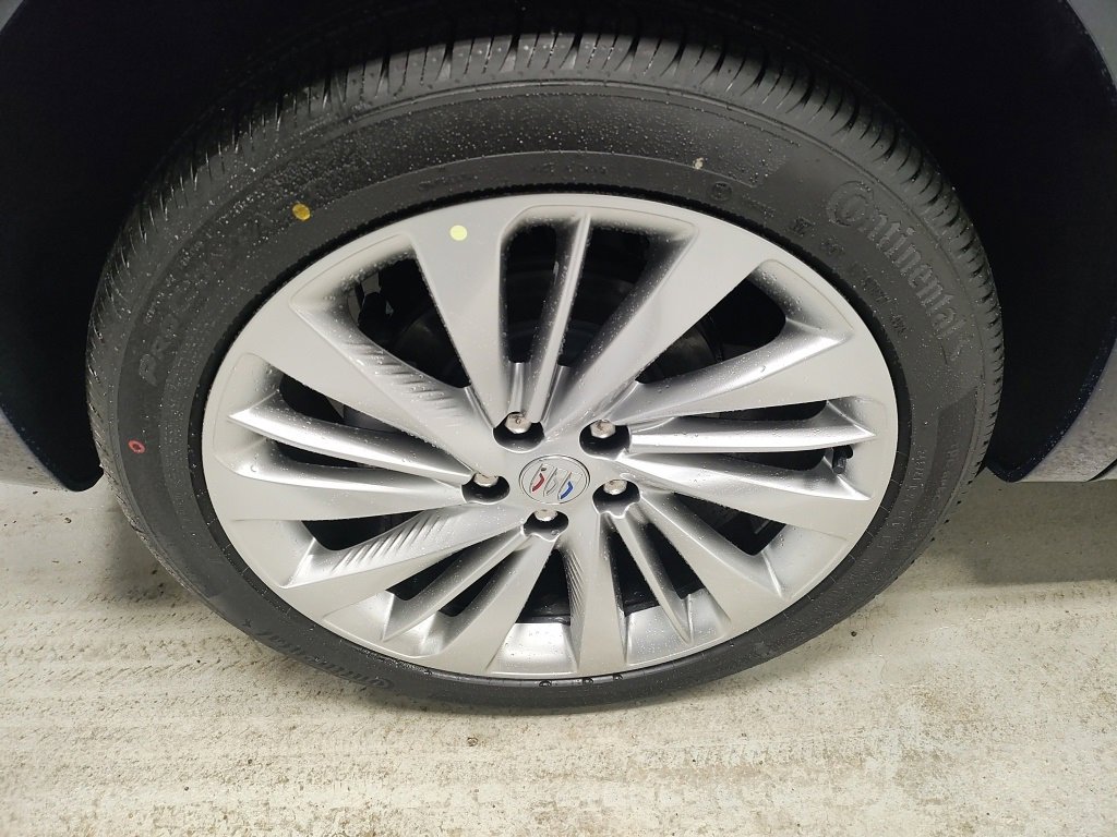 New 2026 Buick Envision Avenir image 3