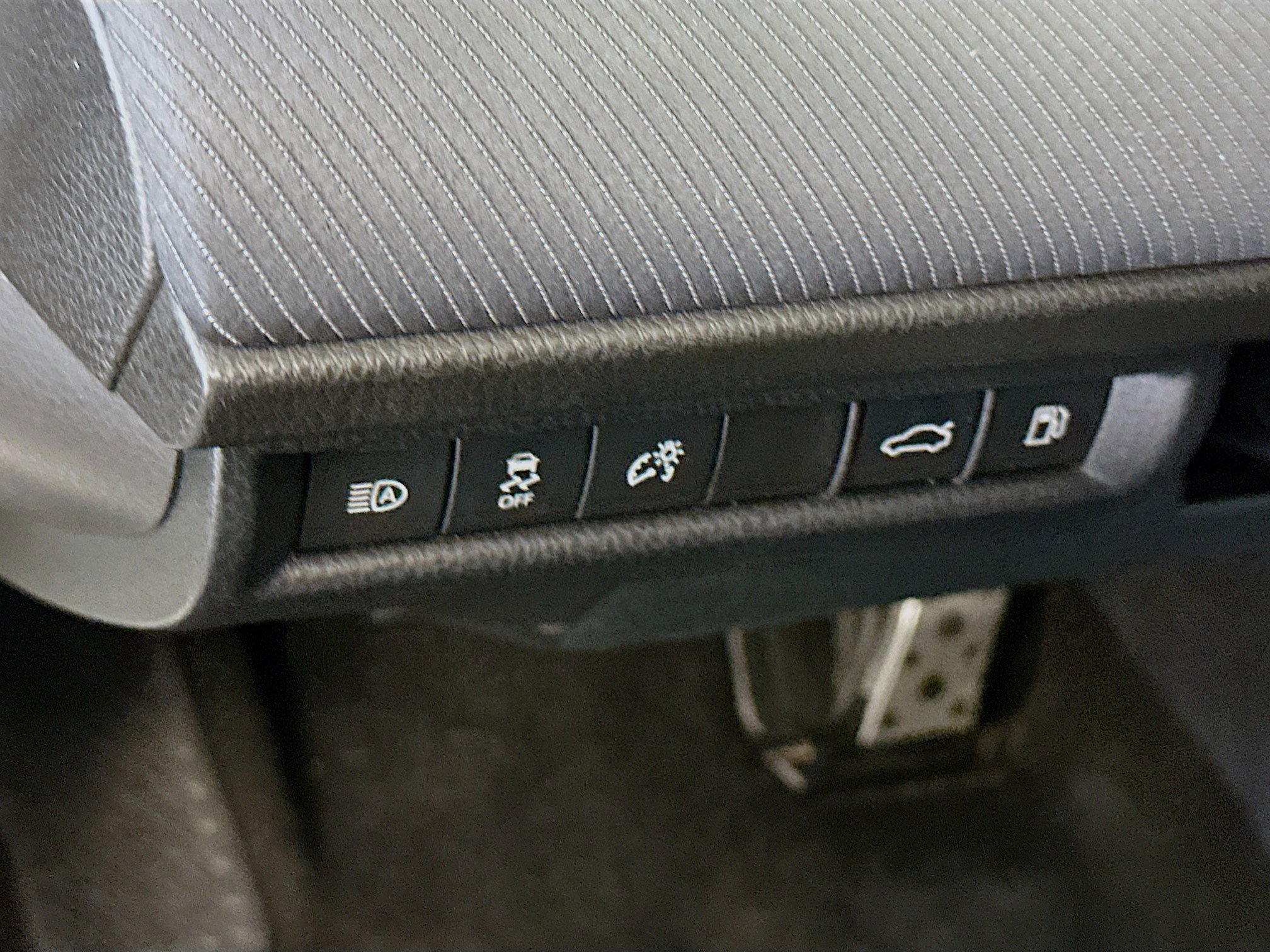Used 2025 Toyota Camry SE FWD image 17