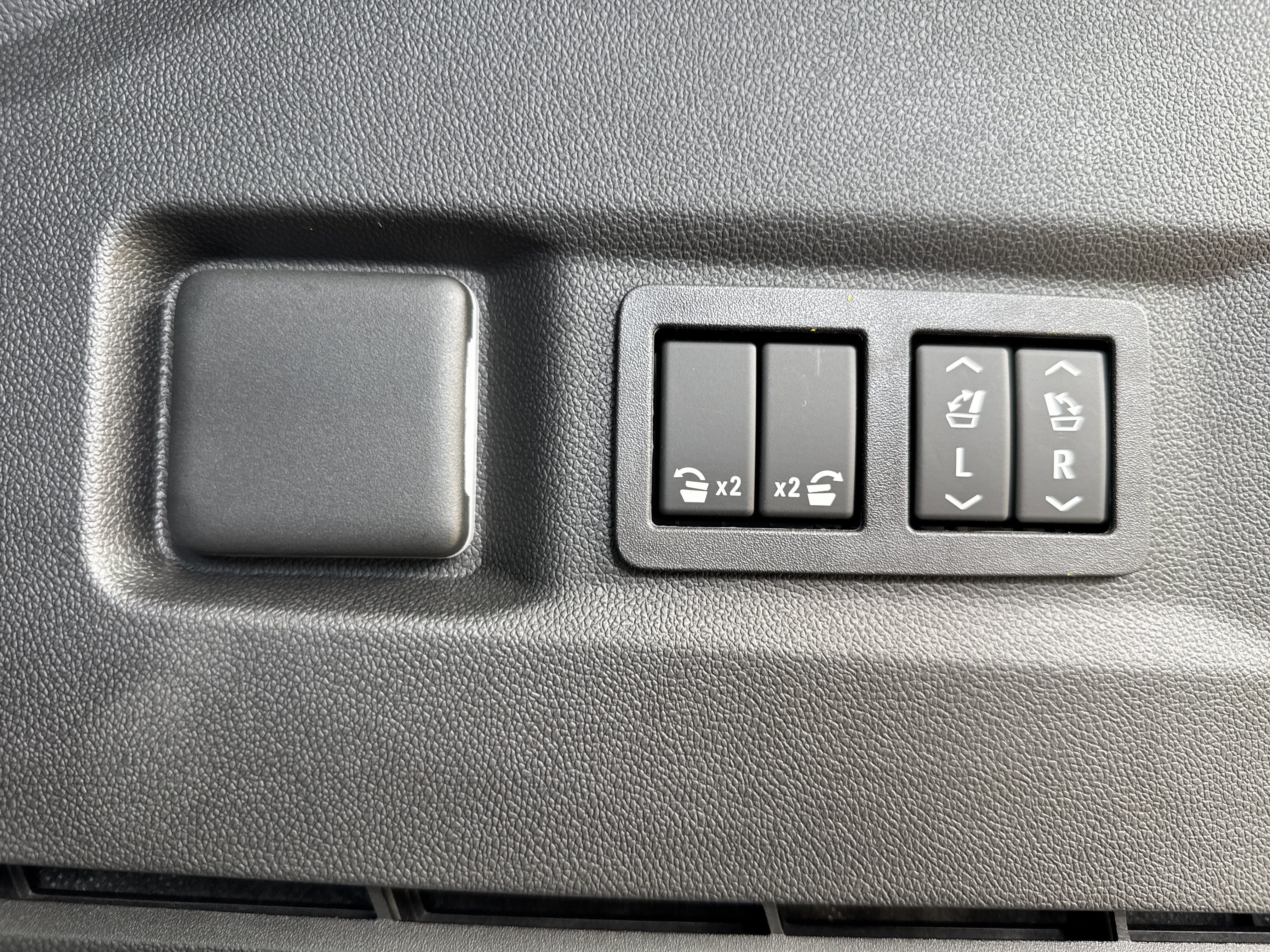 New 2026 GMC Yukon Elevation AWD/4WD image 36