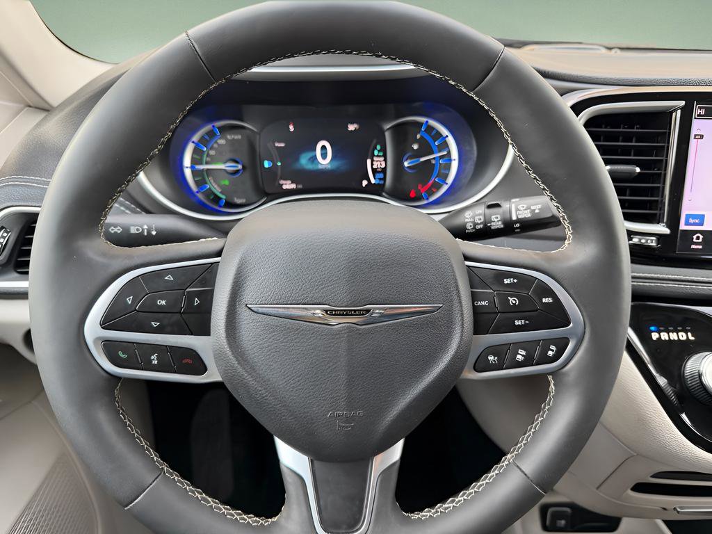 Used 2023 Chrysler Pacifica Touring-L image 21