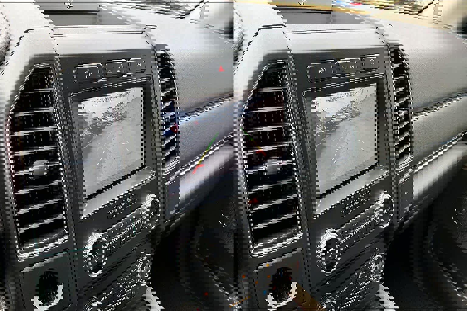 Used 2018 Ford Expedition Limited w/ Equipment Group 301A RWD image 29