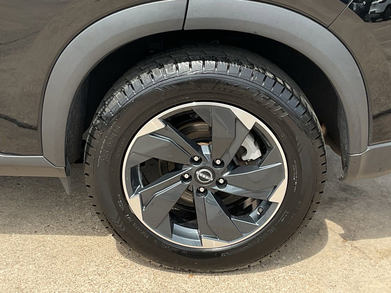 Used 2025 Nissan Rogue SV FWD image 8