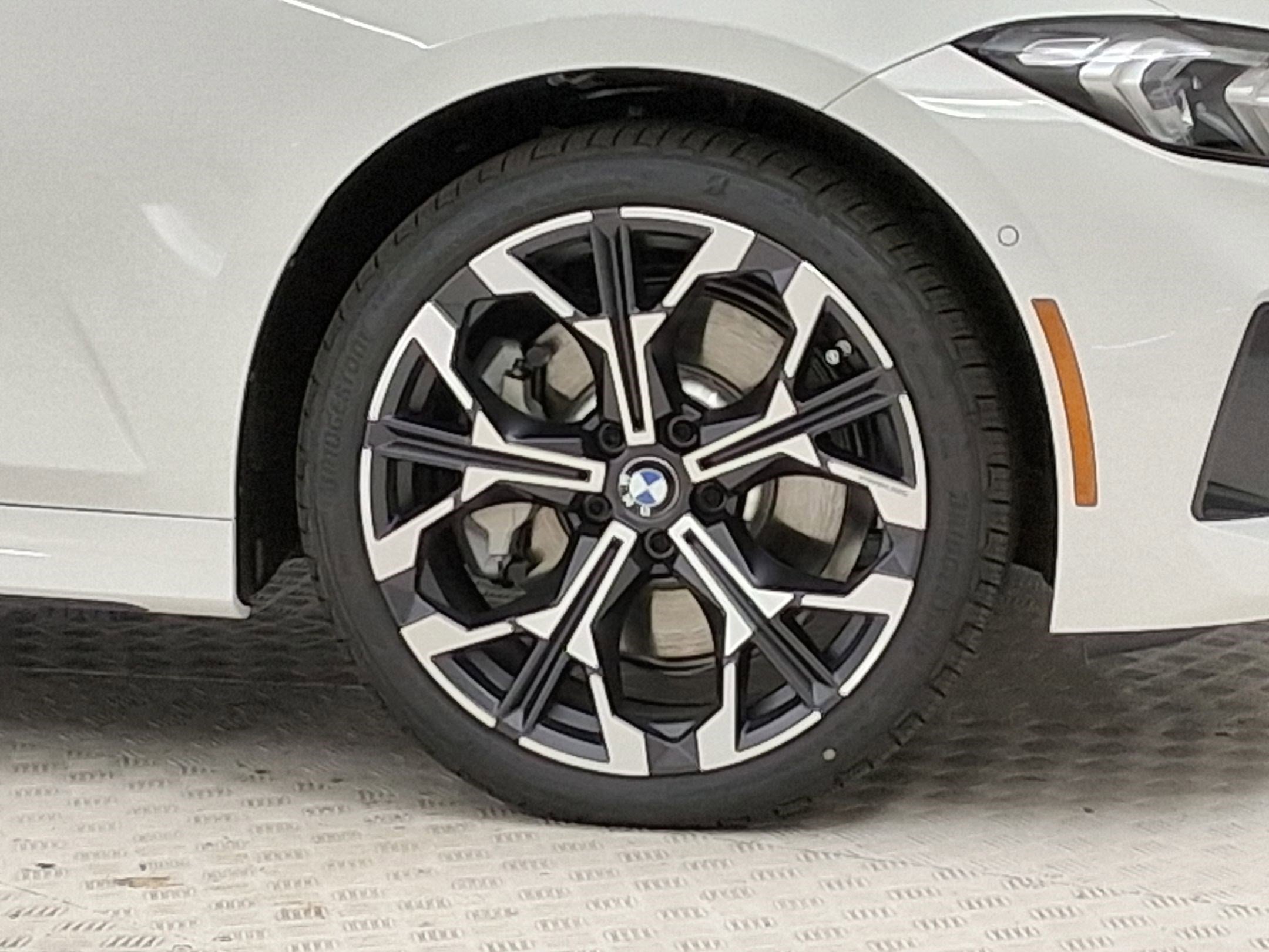 New 2026 BMW 330i xDrive Sedan w/ Convenience Package AWD/4WD image 10