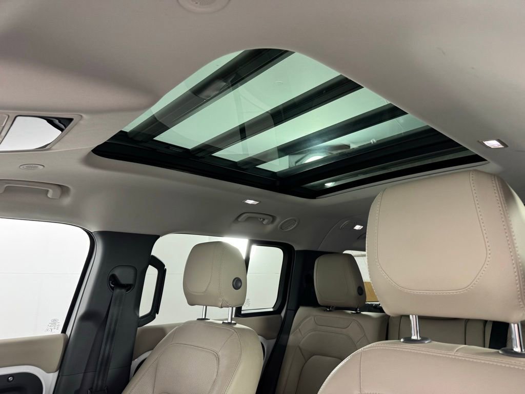 Used 2024 Land Rover Defender 130 S image 26