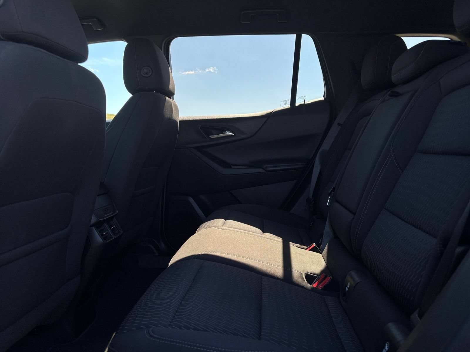 Used 2025 Chevrolet Equinox LT FWD image 24