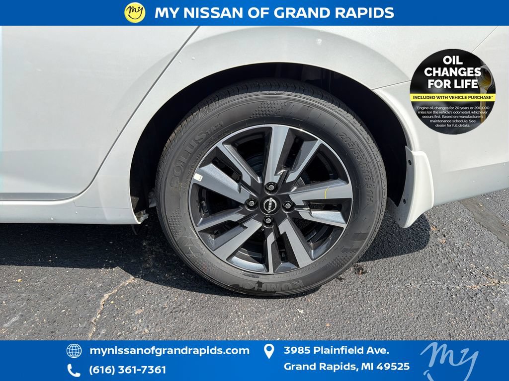 Used 2025 Nissan Versa SV w/ Trunk Package FWD image 31