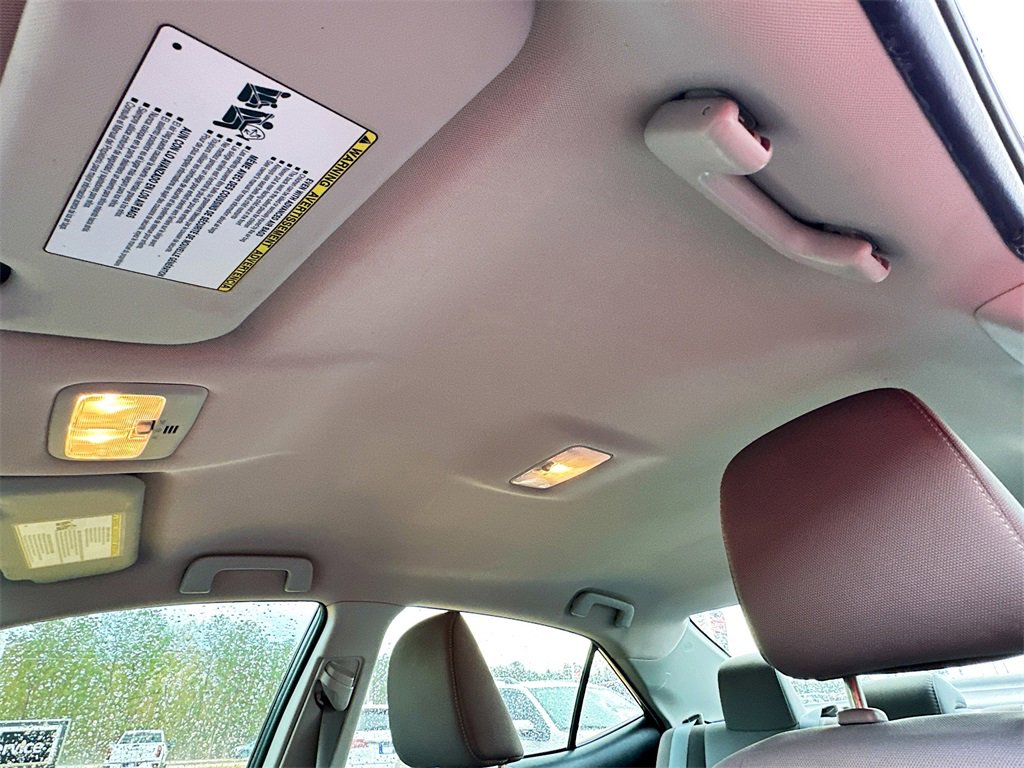 Used 2018 Toyota Corolla L image 11