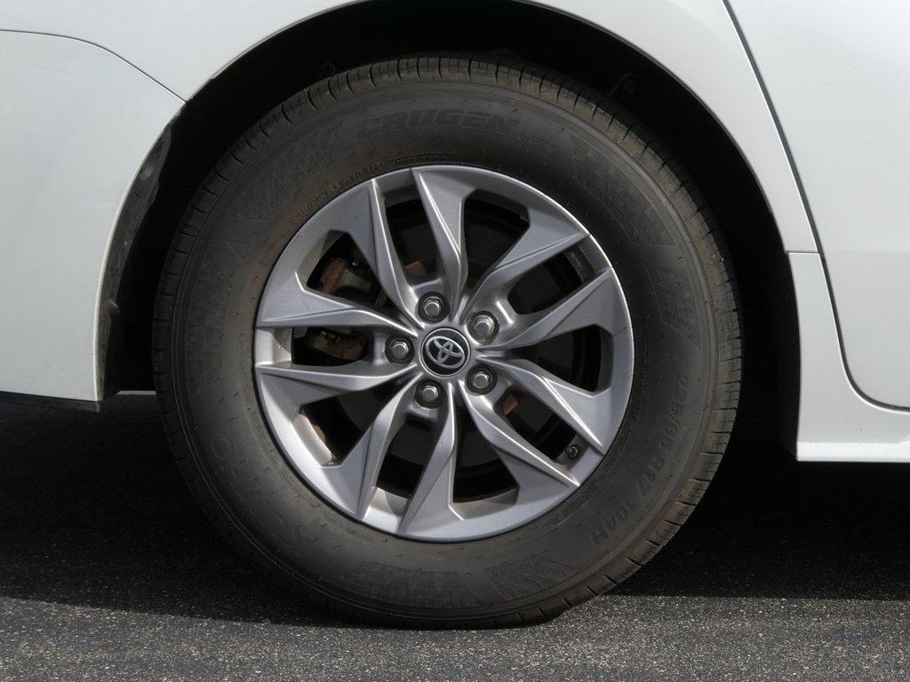 Used 2023 Toyota Sienna XLE image 20