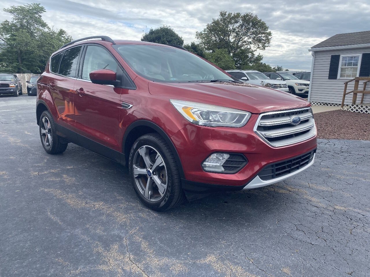 Used 2017 Ford Escape SE w/ Equipment Group 201A AWD/4WD image 3