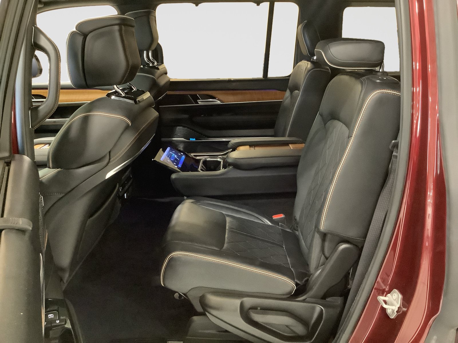 Used 2022 Jeep Grand Wagoneer Series III AWD/4WD image 20