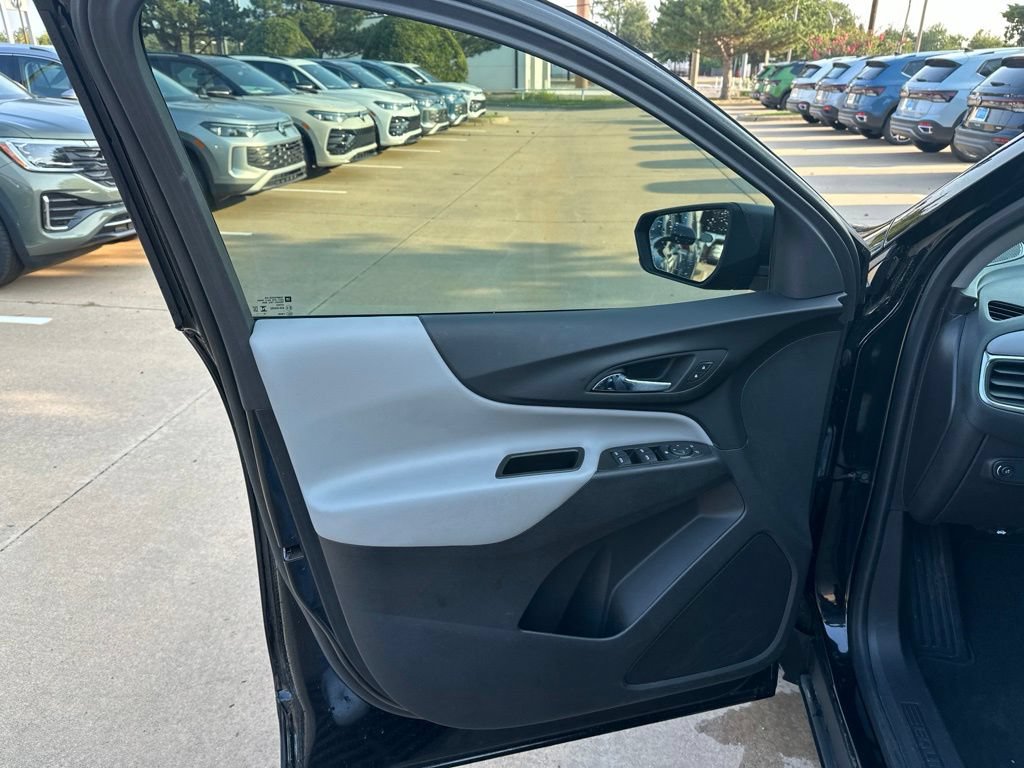Used 2024 Chevrolet Equinox LS w/ LS Convenience Package FWD image 16