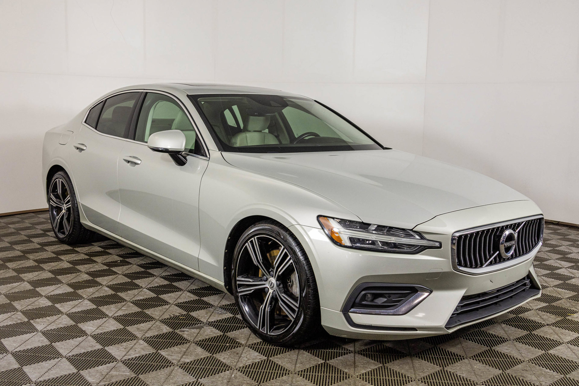 Used 2019 Volvo S60 T5 Inscription FWD image 16