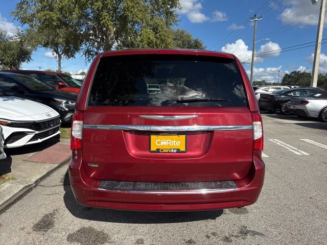 Used 2016 Chrysler Town & Country Touring image 6