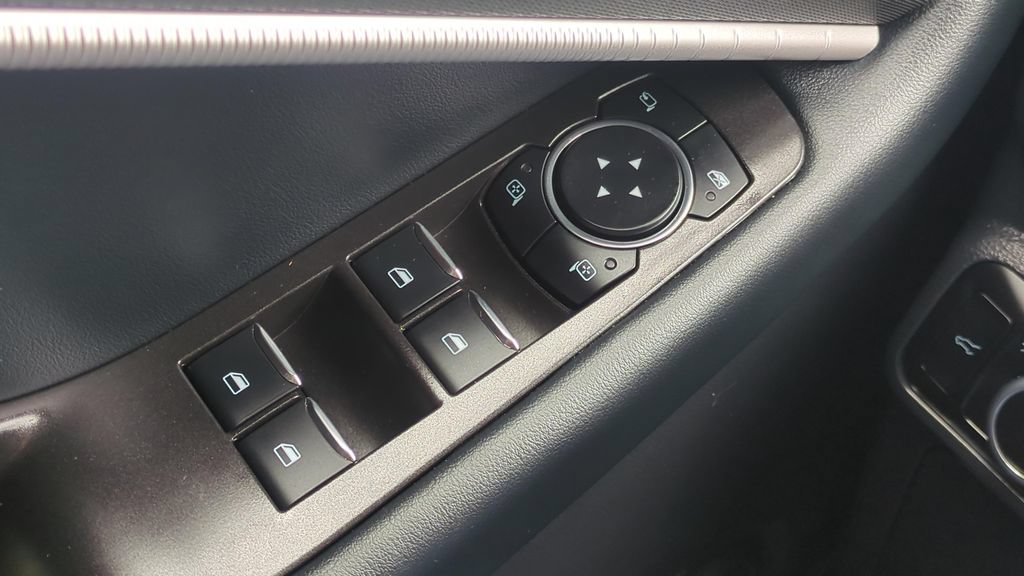 Used 2025 Ford Explorer ST RWD image 19