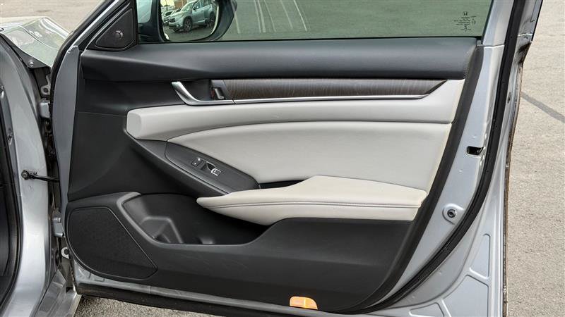 Used 2018 Honda Accord Touring image 34