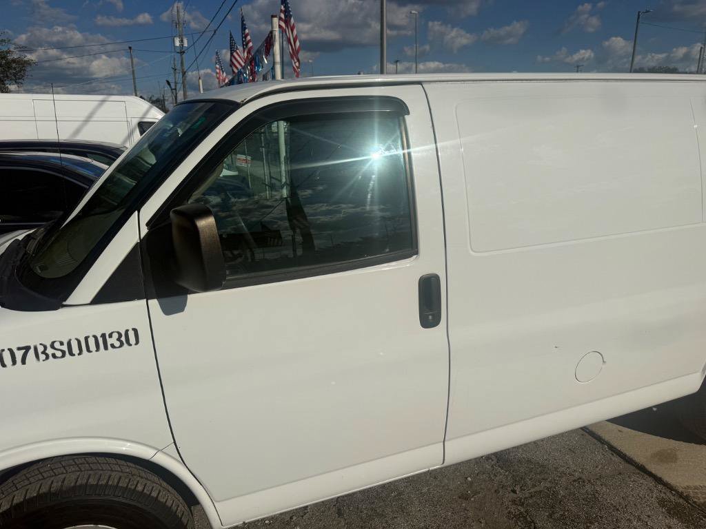 Used 2016 Chevrolet Express 2500 RWD image 11