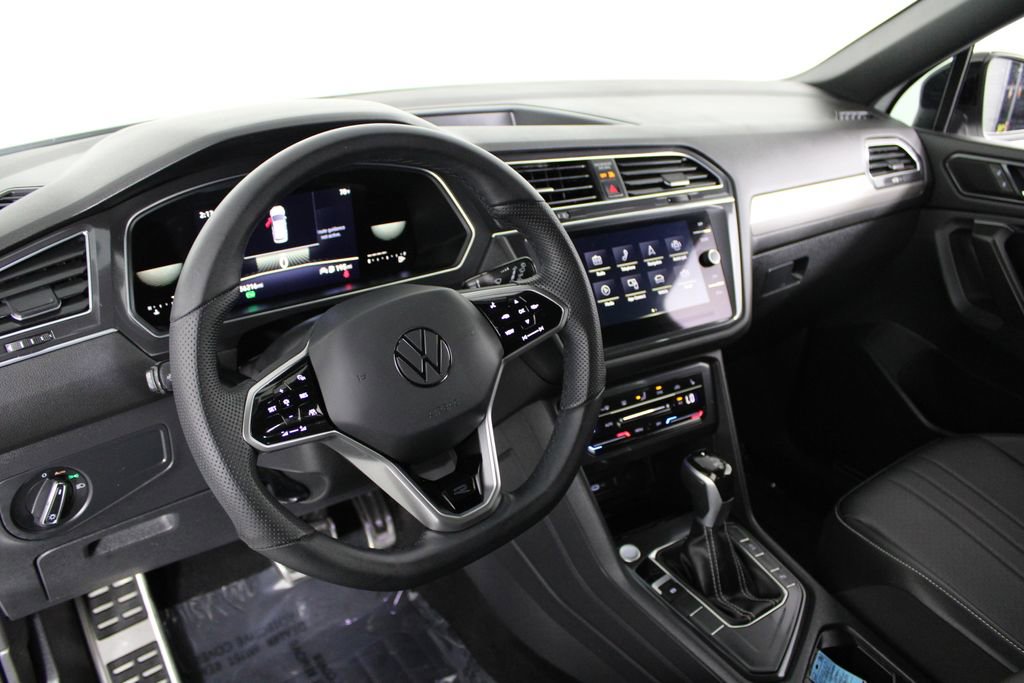 Used 2022 Volkswagen Tiguan SE R-Line image 17