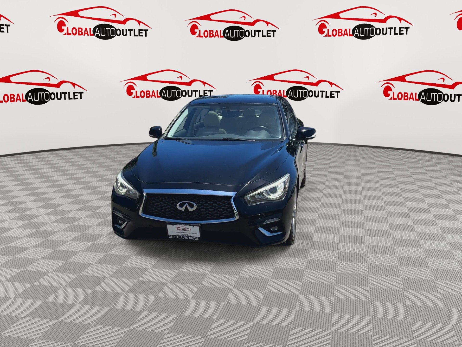 Used 2019 INFINITI Q50 Luxe w/ Essential Package (3.0T Luxe) AWD/4WD image 3