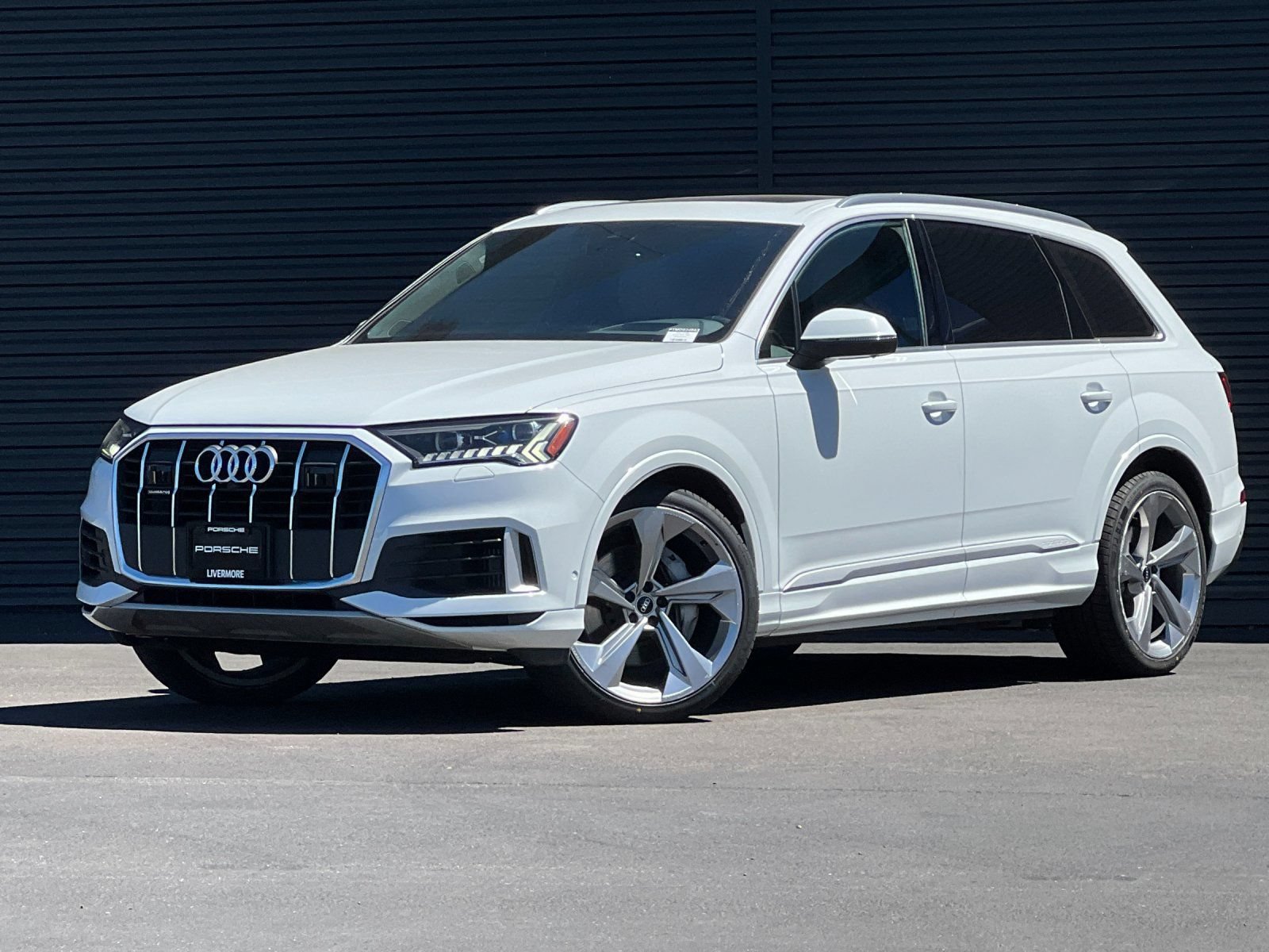 Used 2021 Audi Q7 3.0T Prestige w/ Prestige Package AWD/4WD image 2