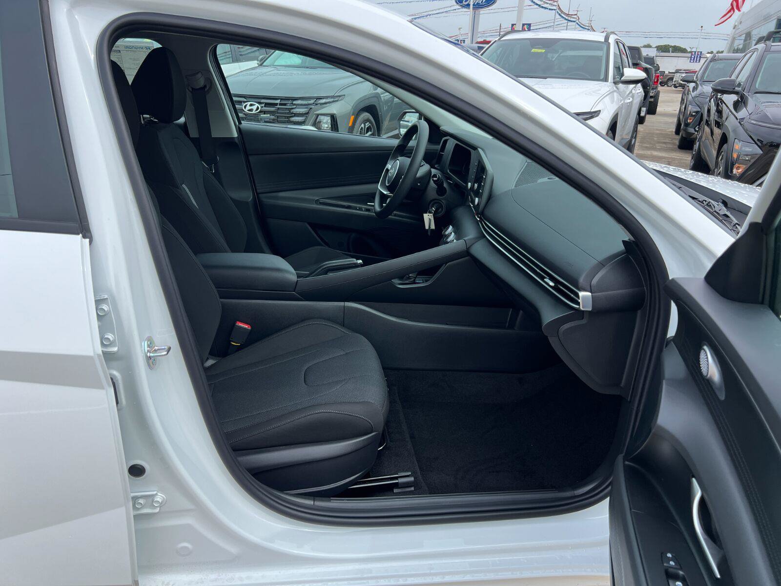 New 2026 Hyundai Elantra SE FWD image 17