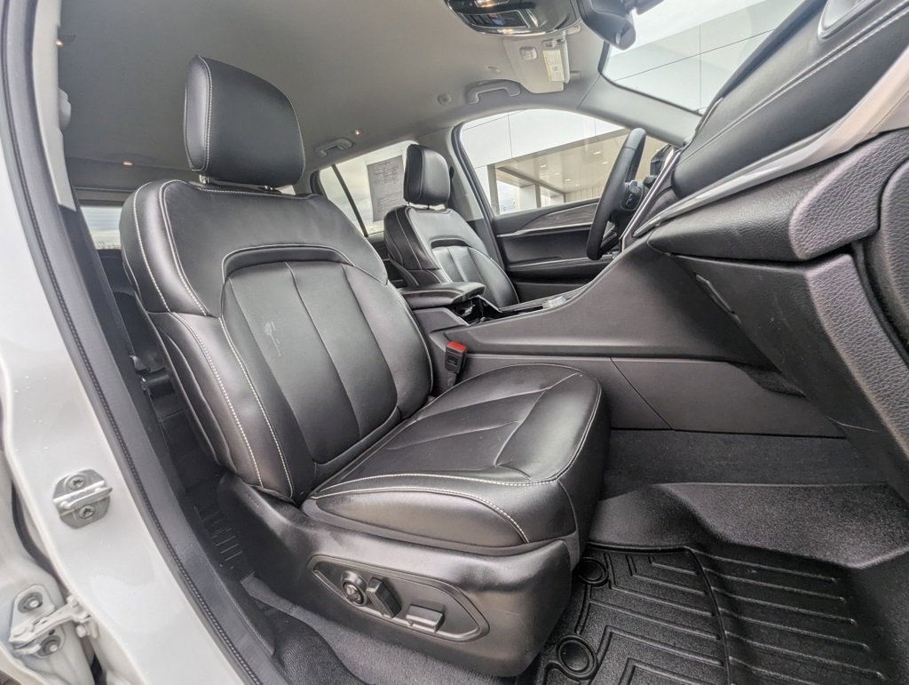 Used 2023 Jeep Grand Cherokee Limited image 24