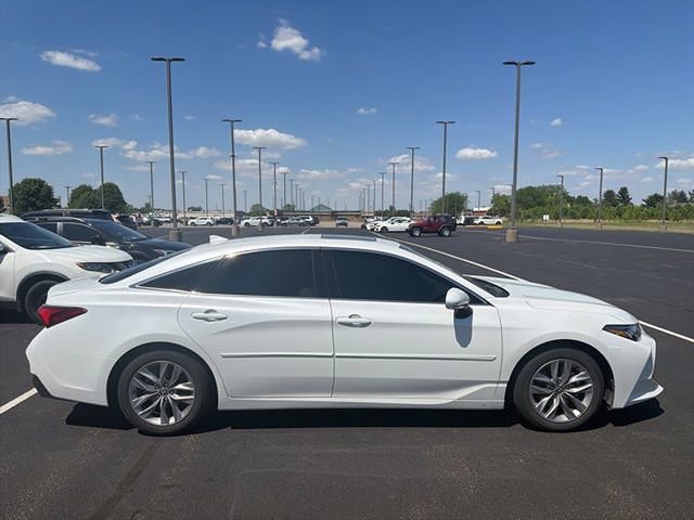 Used 2022 Toyota Avalon XLE w/ Moonroof Package FWD image 12