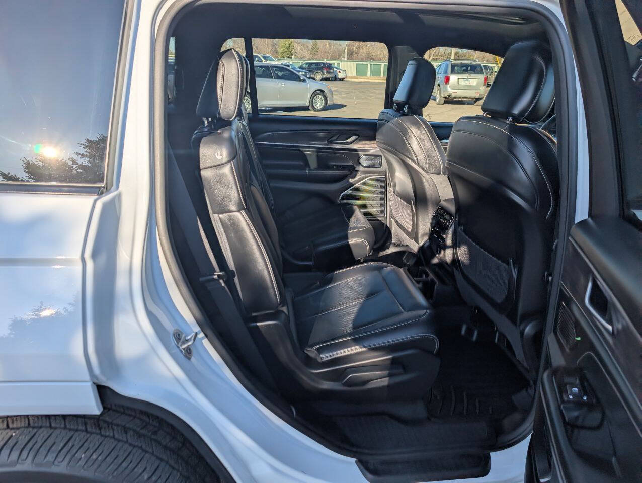 Used 2023 Jeep Grand Cherokee L Overland AWD/4WD image 12