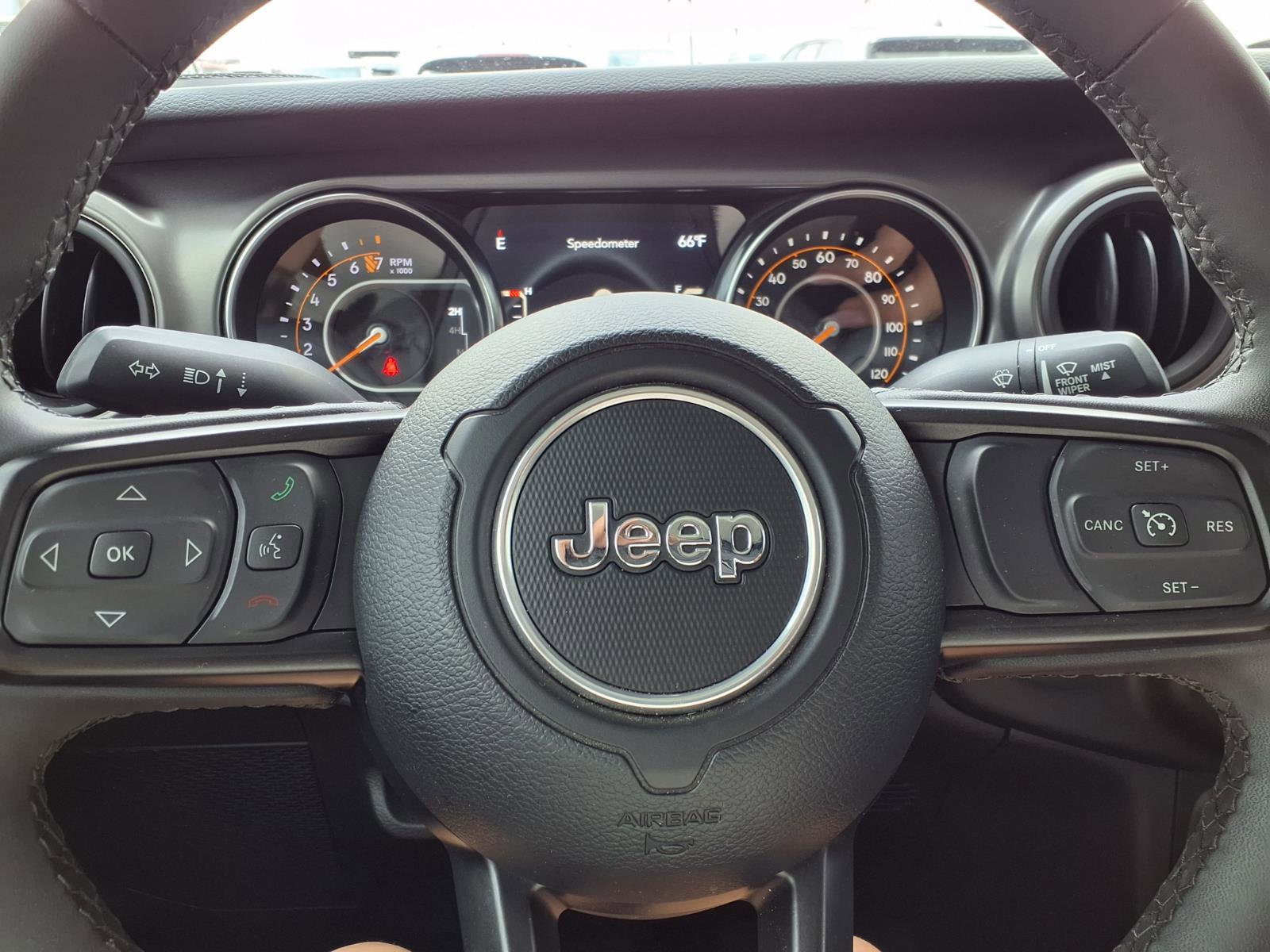 Used 2023 Jeep Gladiator Sport image 11